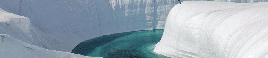 Immer nah am Abgrund: James Balog in Grönland. Foto: NFP marketing & distribution GmbH / Dogwoof