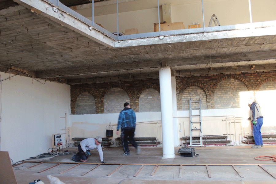 Auch die Zwischendecken hat es bereits dahingerafft.